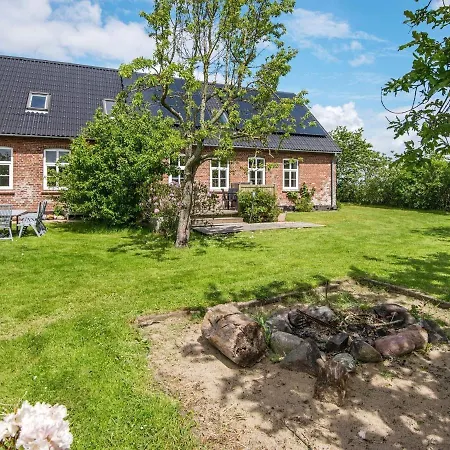 Casa vacanze 17 Person In R M *